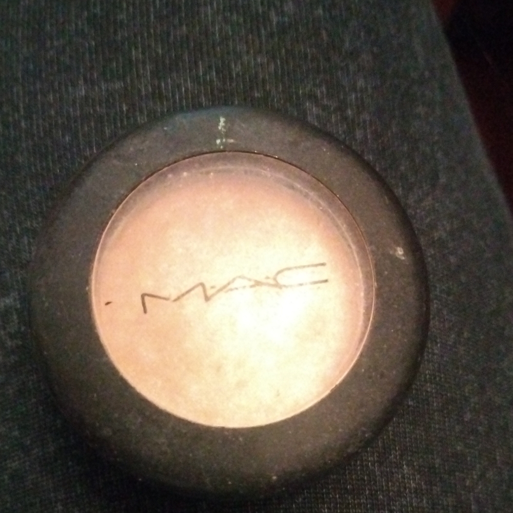 MAC Cosmetics Gold Eyeshadow et tu bouquet